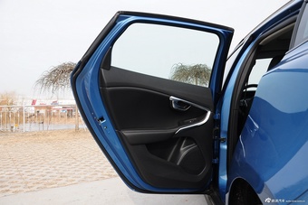 2015款沃尔沃V40 Cross Country 2.0T T5智雅版