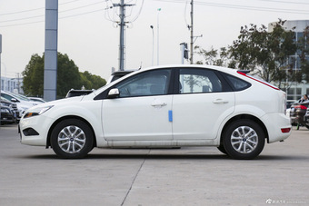 2013款福克斯两厢经典1.8L手动基本型