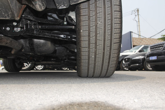 2016款揽胜极光2.0T自动SE PLUS 智享版