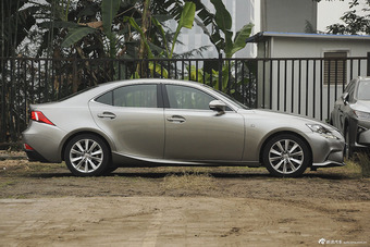 2015款雷克萨斯IS 2.0T自动200t F SPORT