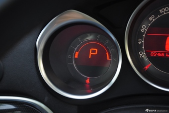 2014款雪铁龙C4L 1.6THP自动智驱劲智版