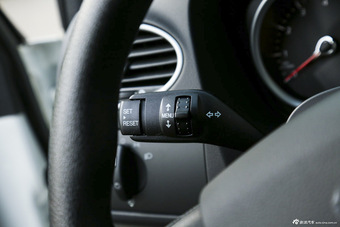 2013款福克斯两厢经典1.8L手动基本型