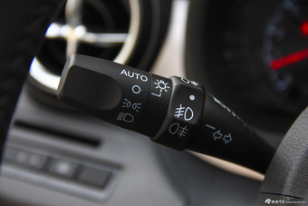 2016款比亚迪宋2.0TID自动尊贵型