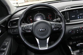 2015款索兰托L 2.2T自动柴油四驱精英版 5座