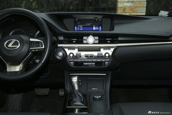 2015款雷克萨斯ES 2.0L自动200精英版