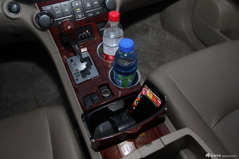 2013款汉兰达2.7L自动两驱紫金版