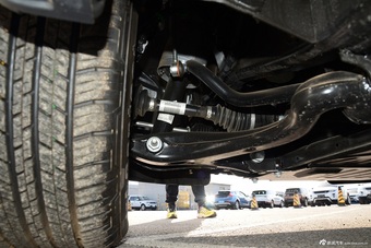 2016款第四代发现3.0T自动V6 SC HSE