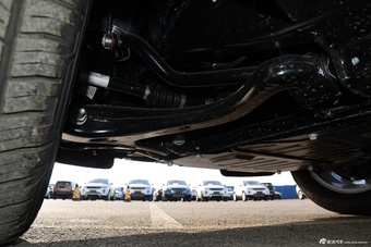 2016款第四代发现3.0T自动SDV6 HSE 柴油版