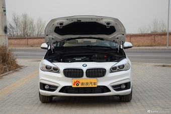 宝马2系旅行车220i 2.0T自动豪华设计套装