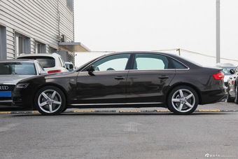 2016款奥迪A4L 3.0T自动45TFSI quattro个性运动版