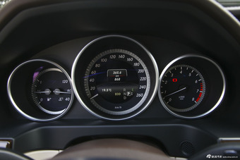 2015款奔驰E320L 3.0T自动4MATIC运动轿车