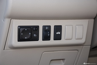 2015款启辰D50 1.6L自动豪华版