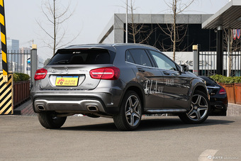 2015款奔驰GLA260 2.0T自动4MATIC 运动型