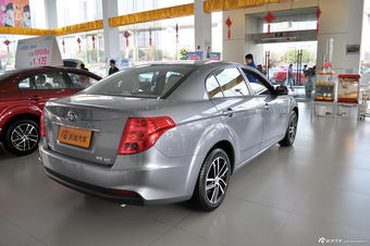 2013款奔腾B50 1.6L手动尊贵型