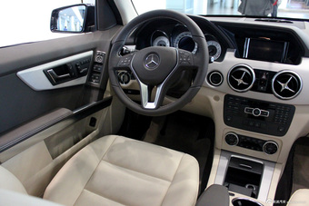 2013款奔驰GLK300 4MATIC 动感型（天窗版）到店实拍
