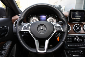 2015款奔驰GLA260 2.0T自动4MATIC 运动型