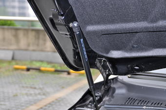 2012款奥轩GX5 2.0L手动两驱时尚版