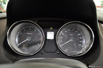 2013款奔腾B50 1.8L自动尊贵型