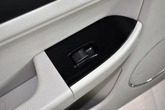 2013款奔腾B50 1.6L手动尊贵型