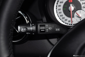 2016款奔驰GLA级 GLA260 2.0T自动4MATIC运动型