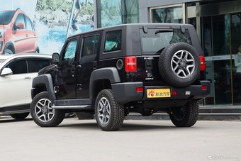 2016款北京BJ40L 2.3T自动四驱尊享版