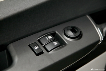 2013款瑞风M5 2.0T自动商务版