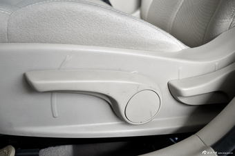 2012款奔腾B90 2.0L手动豪华型