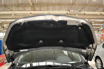 2013款东风标致408 2.0L手动舒适版