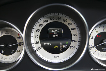 2015款奔驰CLS260 2.0T自动