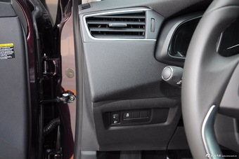 2015款DS 5LS 1.6T自动风尚版THP160