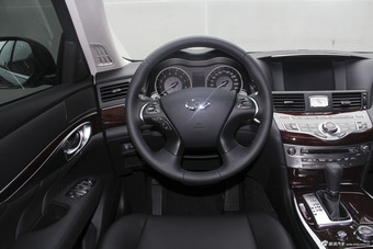 2015款英菲尼迪Q70L 2.5L豪华版
