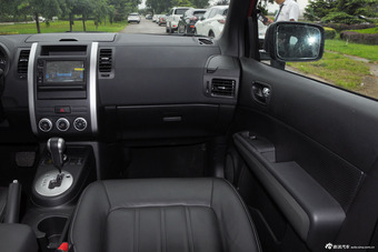 2015款东风风度MX6 2.0L CVT两驱梦想版