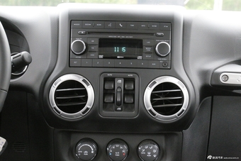 2014款牧马人2.8TD撒哈拉四门版