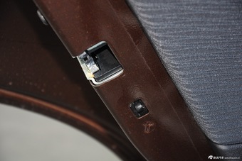 2015款宝马X1 sDrive18i时尚晋级版