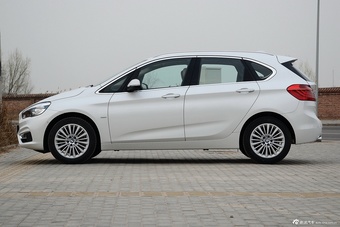 宝马2系旅行车220i 2.0T自动豪华设计套装