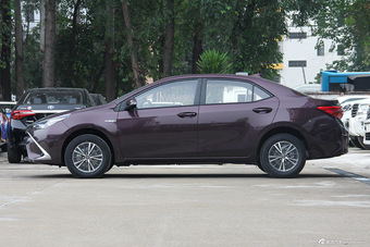 2016款雷凌双擎1.8L自动精英天窗版