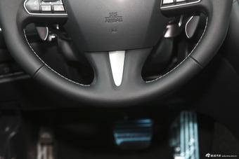 2015款英菲尼迪Q50L 2.0T自动豪华运动版