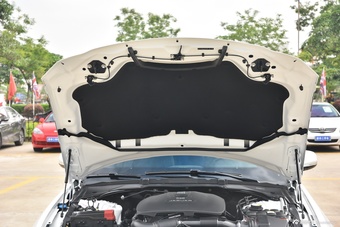 2015款捷豹XE R-SPORT 2.0T自动i4 Ti (200PS)