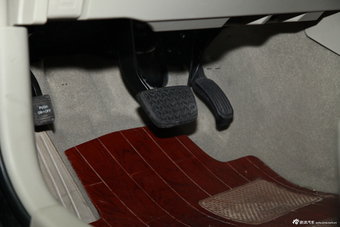 2013款凯美瑞200G 2.0L自动经典豪华版