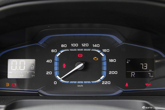 2015款荣威360 1.5L自动豪华版