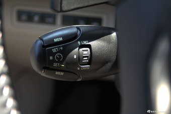 2014款东风标致408 1.6T自动尊贵版