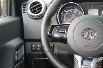 2016款北京BJ40L 2.0T手动四驱尊贵版