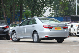 2015款凯美瑞2.0L自动领先版