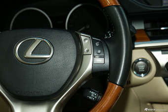 2013款雷克萨斯ES 250自动豪华型