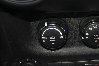 2014款牧马人3.0L撒哈拉四门版