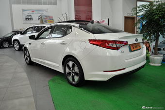 2013款起亚K5混动版