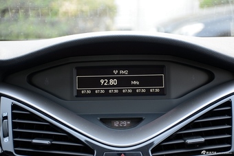 2016款奔腾B70 2.0L自动十周年纪念版