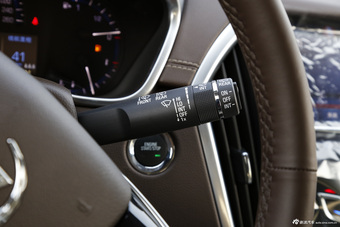 2015款凯迪拉克SRX 3.0L自动精英型