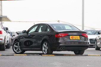 2016款奥迪A4L 3.0T自动45TFSI quattro个性运动版