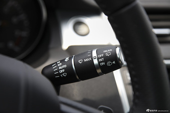 2015款揽胜极光2.0T 5门耀动版